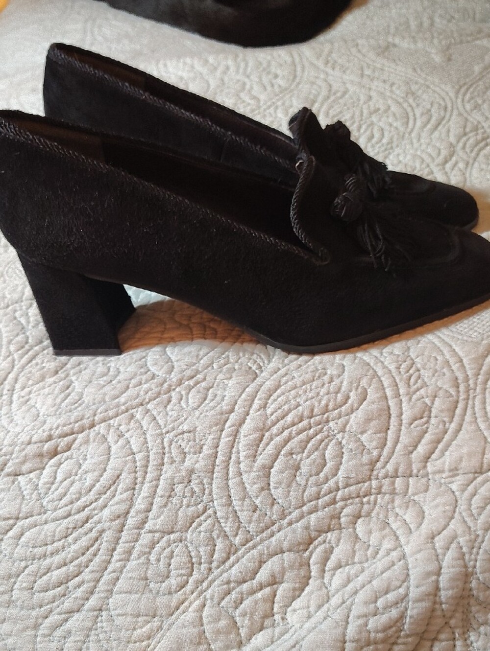 Stuart Weitzman Vintage Y2K Black Suede Block Heel Pumps With Tassel - Picture 4 of 9